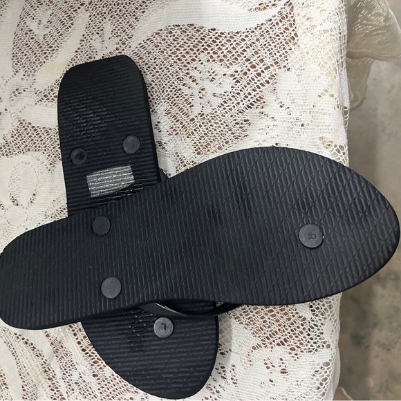 BeBe Flip Flops . New. Floral with Rhinestone Logo. Size 9. - Picture 4 of 4